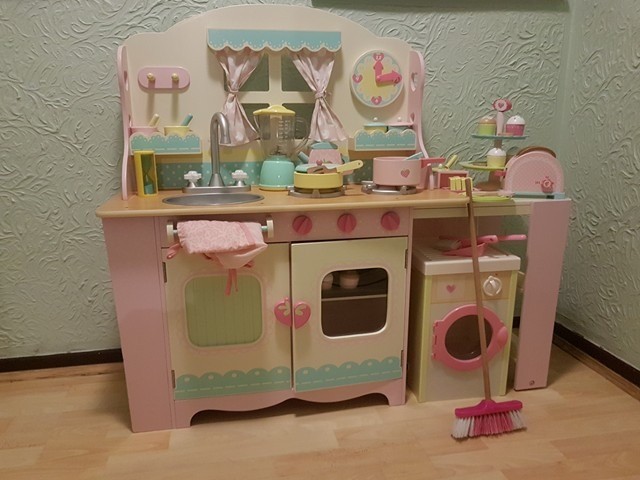 Elc Early Learning Centre Wooden Cottage Kitchen And Accessories