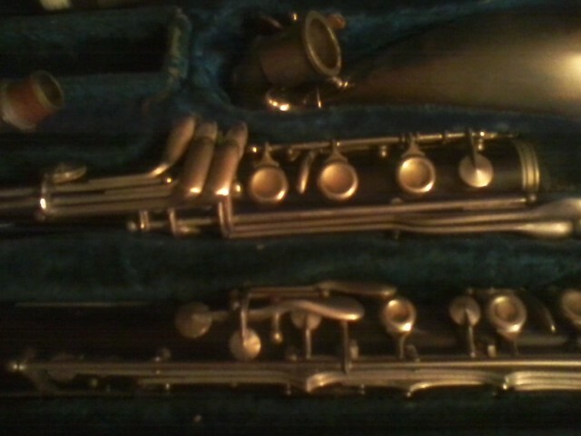 STUDENT KOHLERT ALTO CLARINET OLD BUT STILL GOING! GOOD PLAYER WOOD PLEASE READ