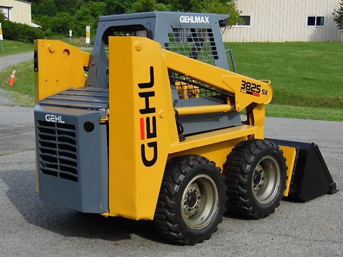 1997 GEHL 3825SX RUBBER TIRE SKID STEER LOADER