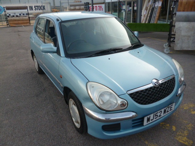 Daihatsu sirion 2002