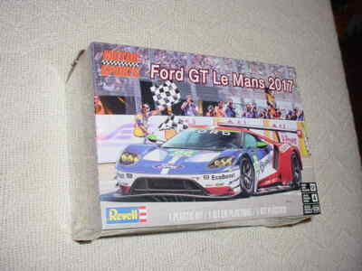 Revell Ford GT Le Mans 2017 ,1:24 Scale ,  Model Kit # 85-4418   (NISB)