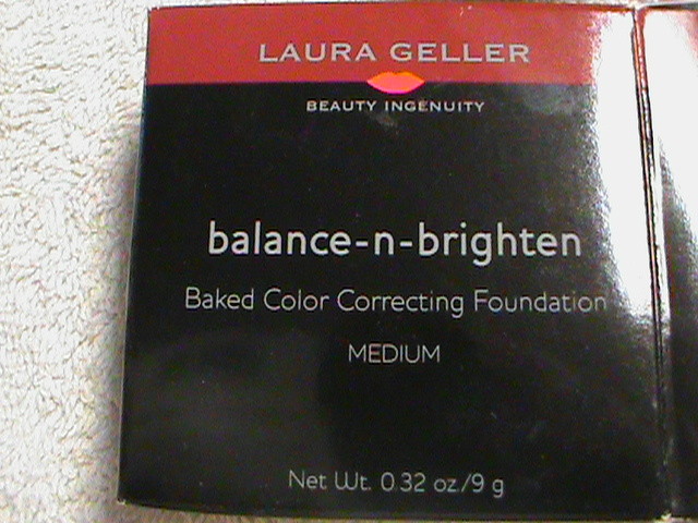 Laura Geller  balance-n-brighten medium with 4 brushes new