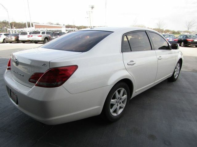 2010 Toyota Avalon XL Sedan 4D