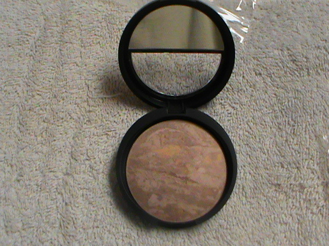 Laura Geller  balance-n-brighten medium with 4 brushes new