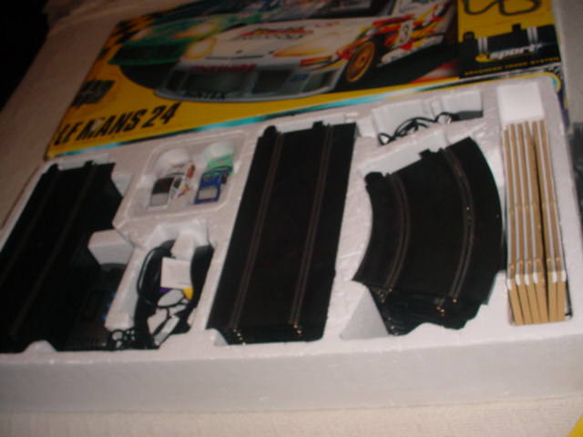 SCALEXTRIC 1/32 LEMANS 24hr Complete Racing Set PORSCHE GT3R CARS