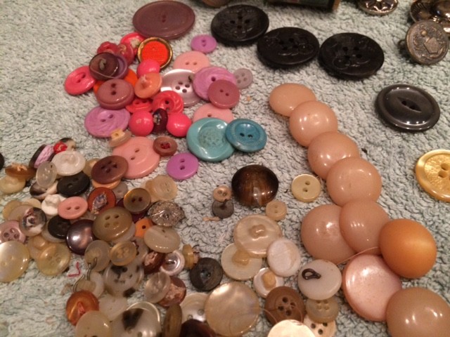 250 pcs MIXED LOT Buttons Thread Sewing ALL TYPES & SIZES & COLORS OLD Vintage