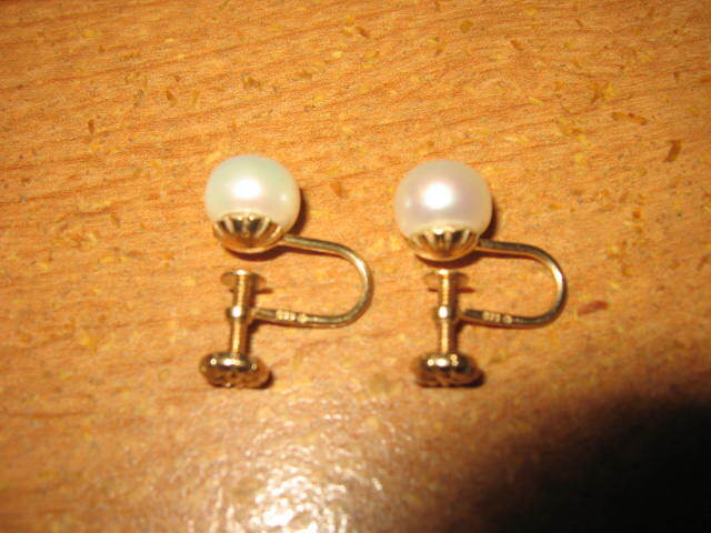 14kt karat 585 yellow gold 8-9mm white round pearls earscrew back earrings vintg