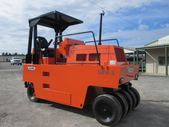 2000 Hamm GRW5 9 wheel pneumatic roller