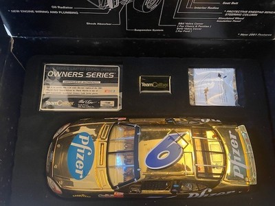 NASCAR 2001 Team Caliber Mark Martin Pfizer Owners Gold 1:24 Limited Edition NEW