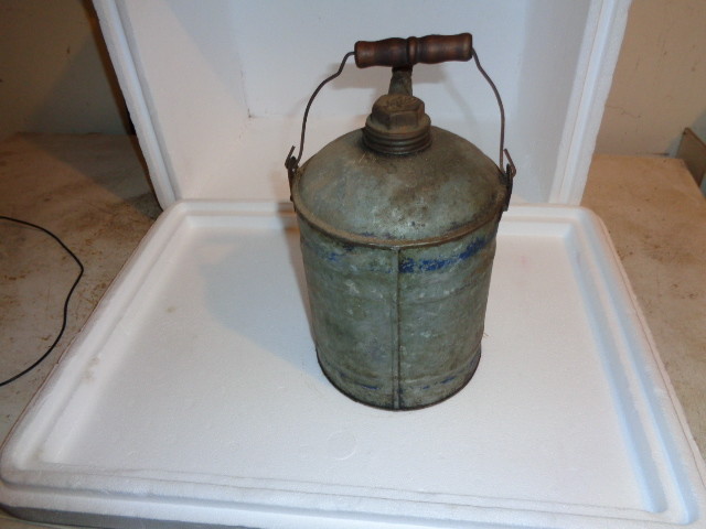 antique 1 gallon Nesco gasoline can w/ wooden handle