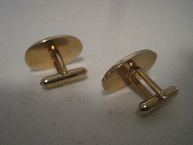 Pair of Gold COLOR OVAL SHAPED CUFF LINKS / Cufflinks