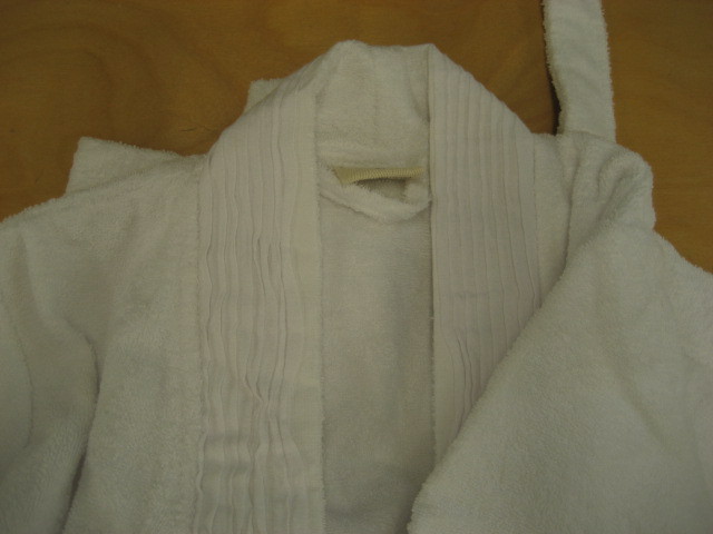 Nine Space Pleated Bathrobe Small / Medium White (H5)