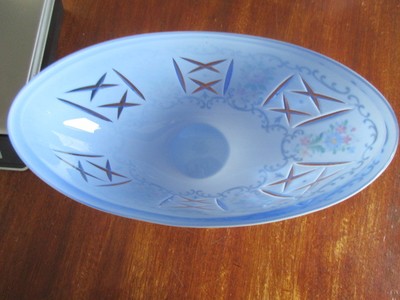 #9 beautiful cross & olive center dish white ,blue glass 10
