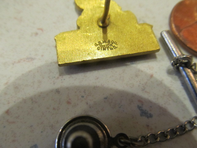Cininnati Red's men's tie tack in 10K gold