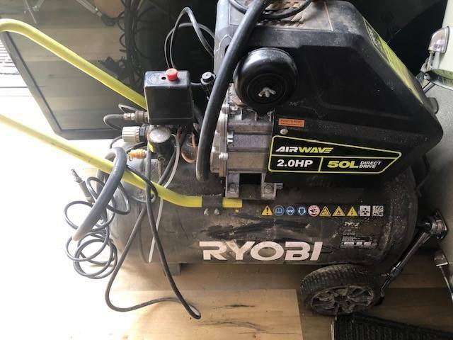 Автомобильный компрессор ryobi