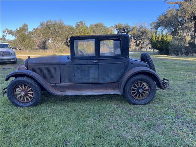 1925 Hupmobile opera coupe