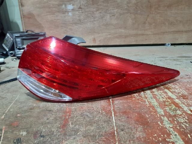 2014 Hyundai i40 Rear,Right LED TailLight 92402-3Z000 - Picture 3 of 6