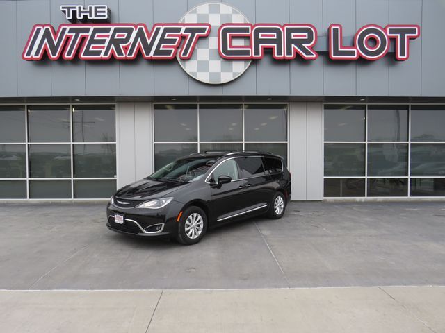 2019 Chrysler Pacifica, Black with 14485 Miles available now!