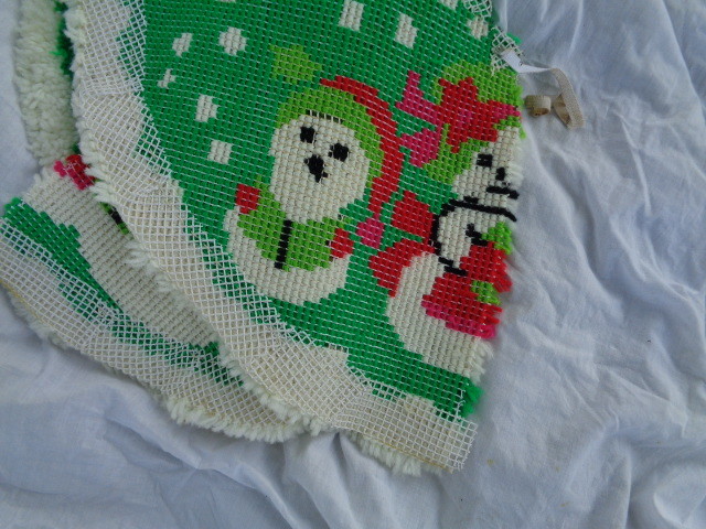 Vintage Christmas Snowman Family Tree Skirt Latch Hook