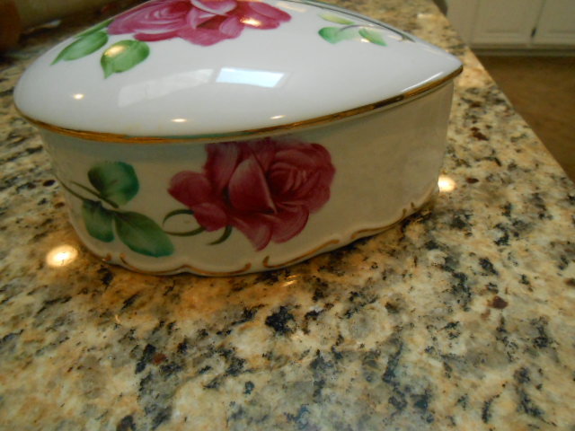 Large Vintage Heart Shaped Handpainted Rose Trinket Box/Powder Box Lefton China