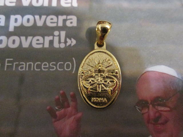 Pre-owned Rome Pope Francis With Square St. Peter's  Pendant Made Yellow Gold 18 K