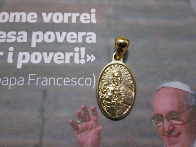 Pre-owned Rome Pope Francis With Square St. Peter's  Pendant Made Yellow Gold 18 K