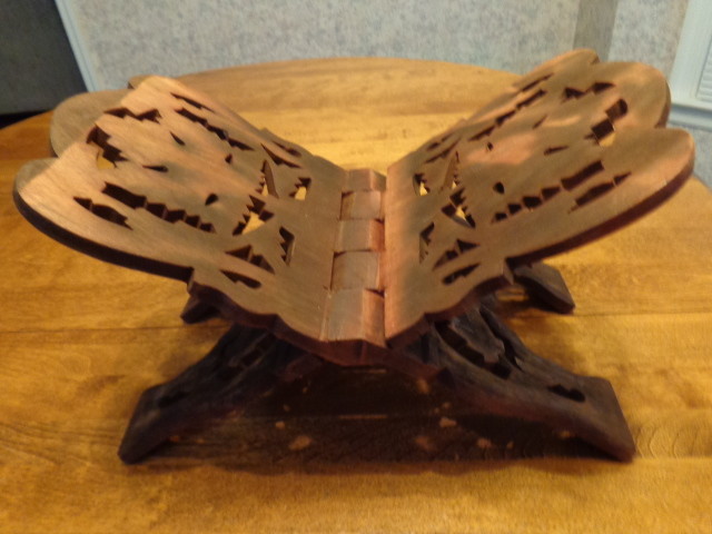 VINTAGE CARVED WOOD BOOK STAND FOLDING