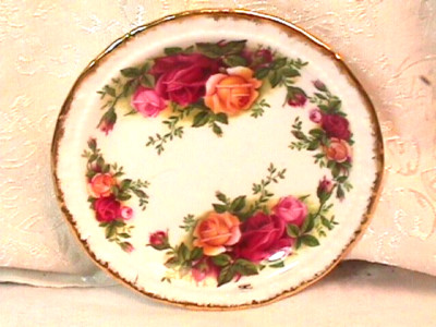 ''OLD COUNTRY ROSES'' COASTER 4 3/4'' NEW BY: ROYAL ALBERT STORE OLD STOCK