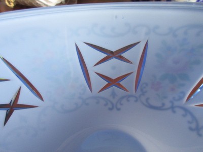 #9 beautiful cross & olive center dish white ,blue glass 10