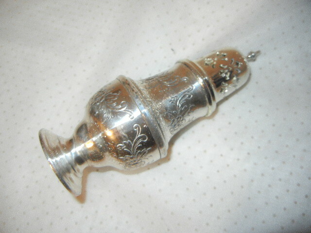 VINTAGE SILVER PLATE SUGAR CASTER DREDGER 7
