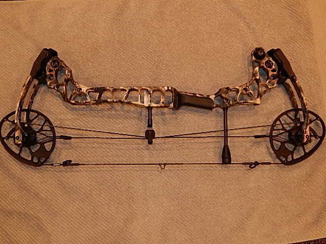 Mathews Triax Bow RH 60-70 Draw Weight 27