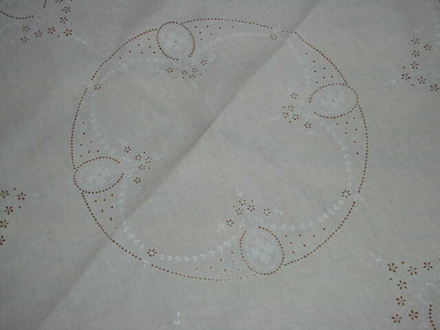 Stunning~1920s Antique White Eyelet Cutwork Embroidered ROUND TABLECLOTH 50