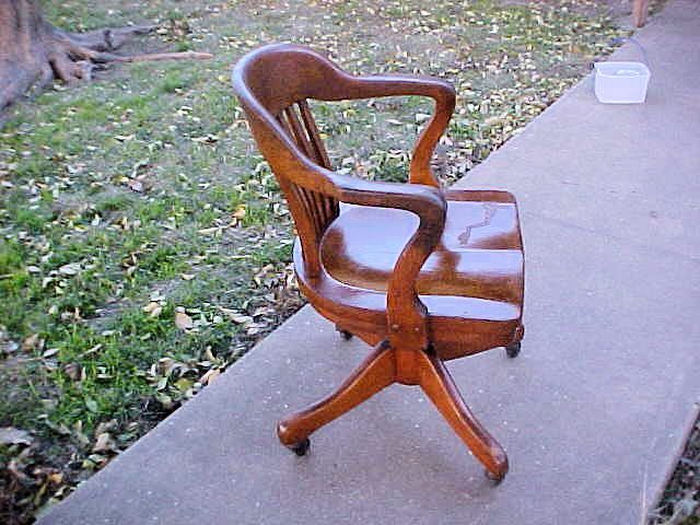 Antique MILWAUKEE CHAIR CO. Rolling Swivel Rocking Barrel Back OAK OFFICE CHAIR