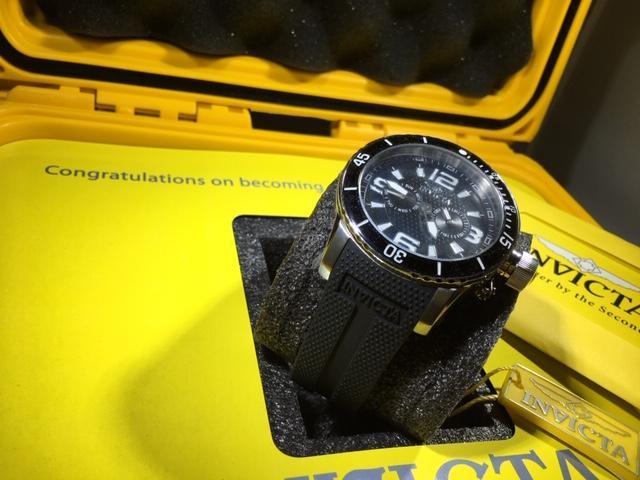 Pre-owned Invicta Men's 1790 Specialty Black Textured Dial Silicone Watch W/ 3 Slot Case