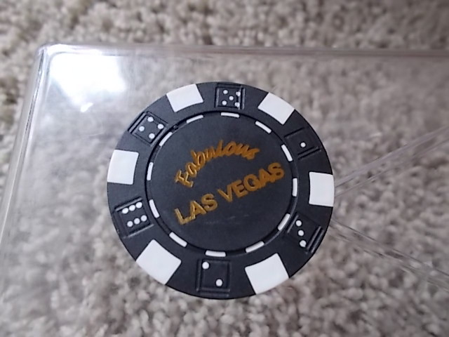 100 Fabulous Las Vegas Souvenir Poker Chip Set $100-$50-$25-$5-$1 NO CASH VALUE!