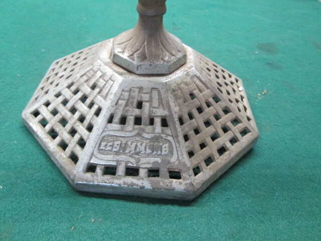 E.C. Simmons Stove Top Mantle Piece Trophy Old Pot Belly Stove Part