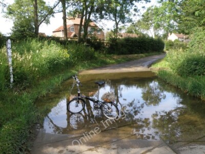 Photo 6x4 Walcot ford Pickworth/TF0433 It's a Dahon if you were ask c2011