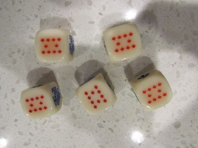 Poker Dice Alabaster Set of 5 Gaming Travel Game Dice +FREE Las Vegas Poker Chip