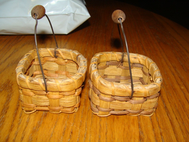 TWO MATCHING SMALL THATCHED BASKETS WITH HANDLES