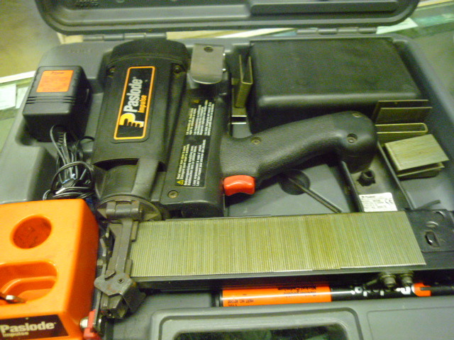 Paslode IM200 16GA  Cordless
