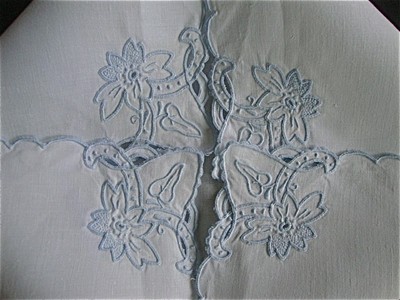 VINTAGE white FINE LINEN unused Madeira HOT ROLLS BUN BREAD COVER blue hand-emb