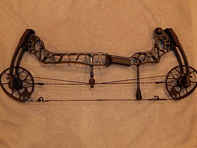 Mathews Triax Bow RH 60-70 Draw Weight 29.5