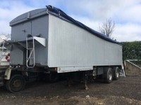 1999 United Trailers Muldoon Bulk Blowing Trailer, Read Steer, 