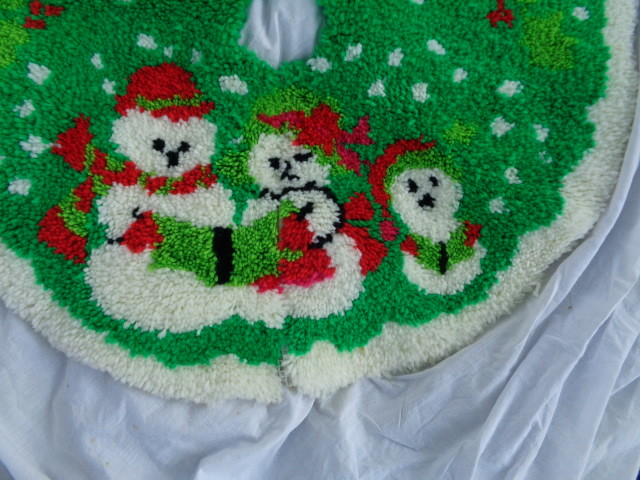Vintage Christmas Snowman Family Tree Skirt Latch Hook