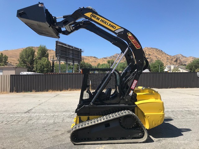 NEW-HOLLAND C238 VERY LOW HOURS, CALIFORNIA LOADER  2013, HI FLOW, CLEAN
