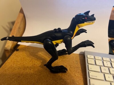 LEGO Jurassic World Dino Attack 2004 Raptor Figure From Set 7477 VGC