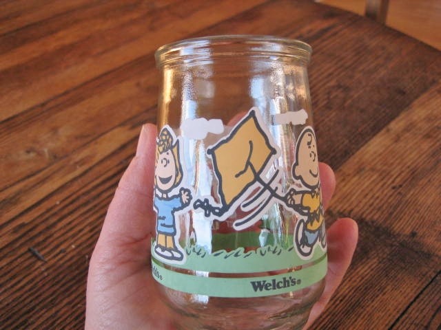 2 Welch's Jelly Glass Jars Muppets 2 Peanuts 3 Pooh 3  Looney Tunes 1 All VGC