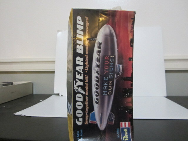 Revell Goodyear Blimp model kit w/ lighted moving signs - NEW