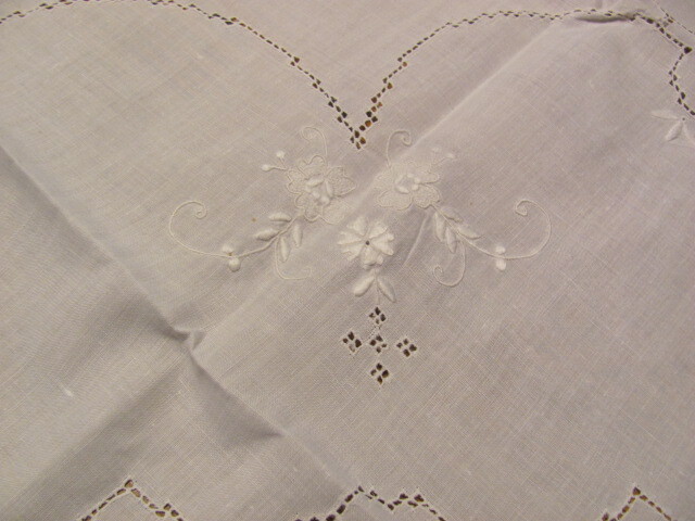 Vintage Madeira small open work hand embroidered white tablecloth hearts roses