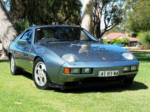 Porsche 928 blue
